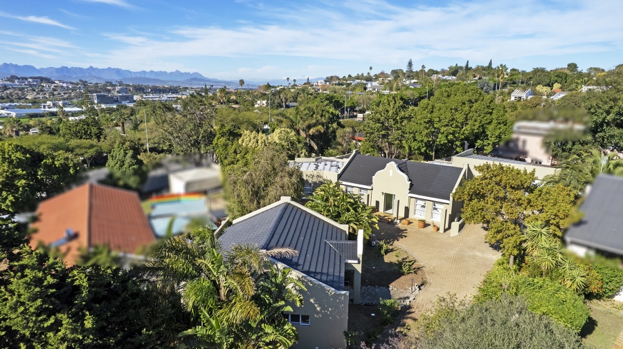 6 Bedroom Property for Sale in Door De Kraal Western Cape
